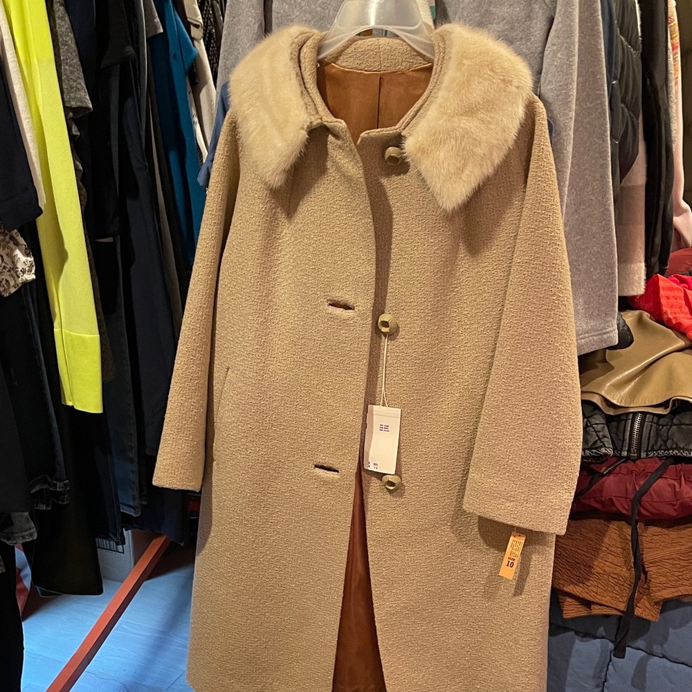 Vintage Wool coat with Mink collar NWT Diamond find for Vintage lovers 💎💎💎
